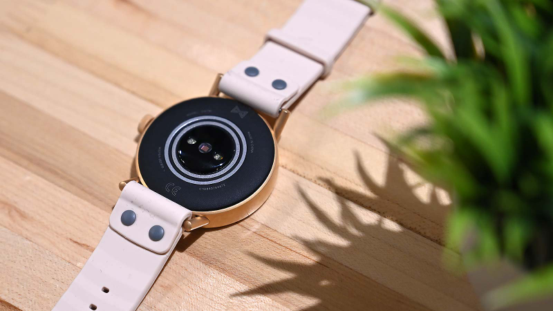 The Vapor 2 packs an optical heart rate monitor and makes for a decent fitness companion.